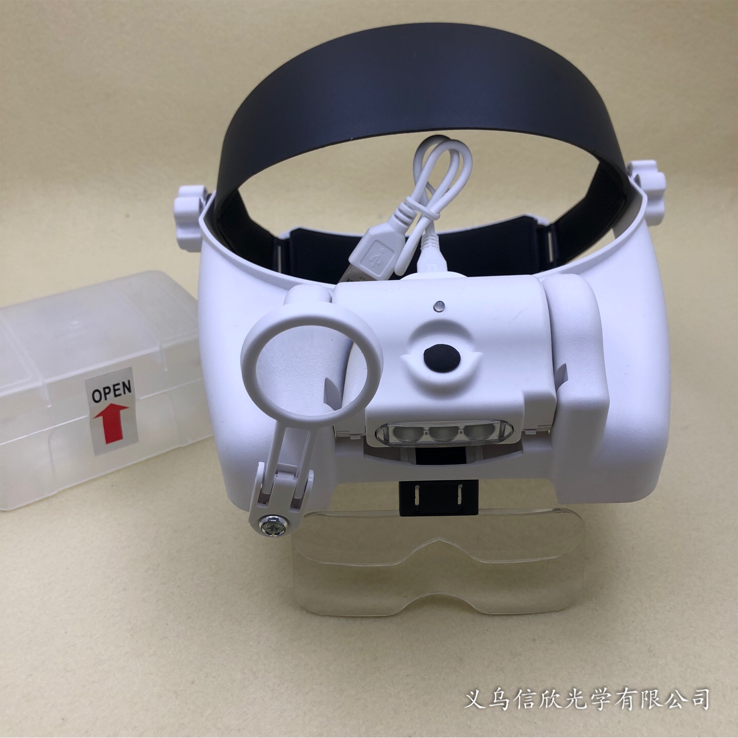 82000-MC头戴式可充电放大镜产品图