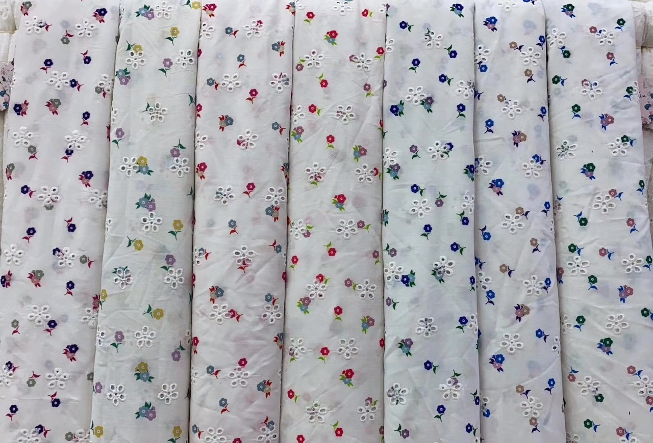 This fabric has a wide range of uses. It is sold directly by the manufacturer of clothing, headwear and hats. It is a high-quality product in stock and available for wholesale knitting