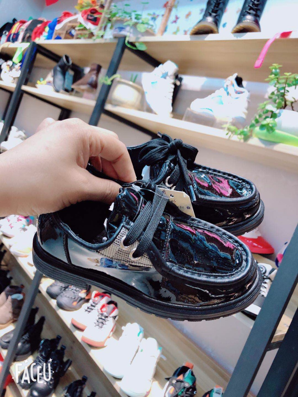 Size 26-35 seven leather shoes are acceptable for both boys and girls thumbnail