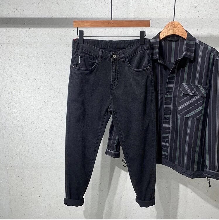 🆕净版纯棉宽松微跨弹力纯黑束脚牛仔裤  百搭神器  不挑衣服不挑人  手感柔软舒适哦