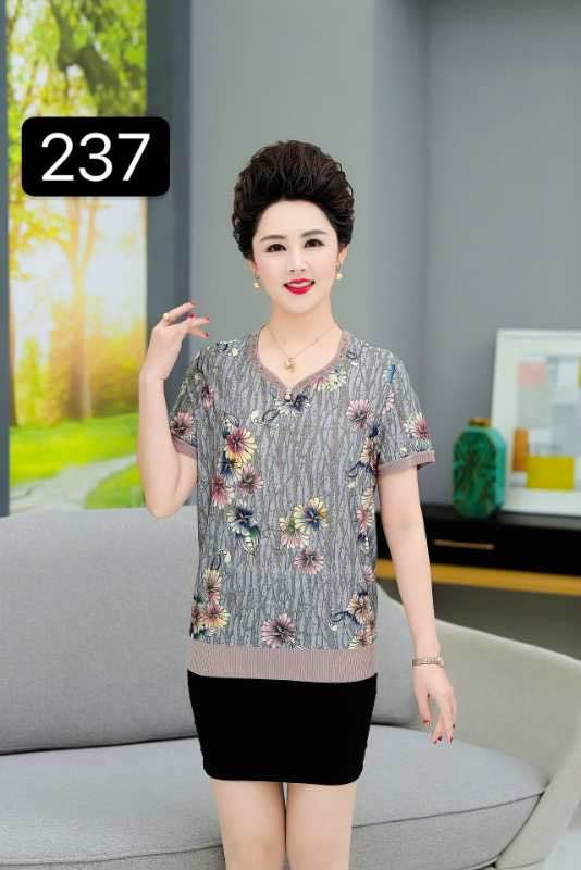 Mom's summer lapel short-sleeved stylish top, women's summer ice silk knitted T-shirt for 50-60 years old. 0