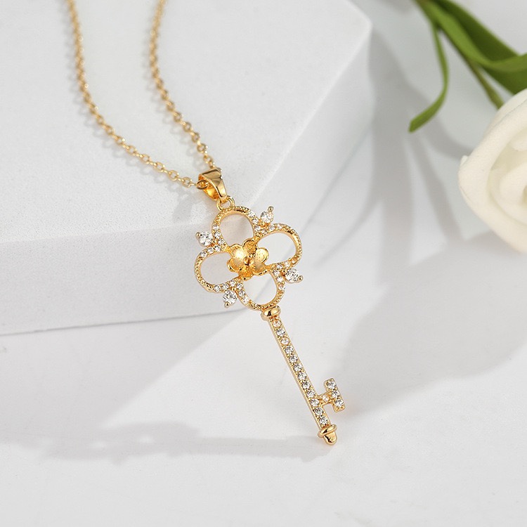 Zhongxing Accessories' new copper-plated 14k gold slightly inlaid zircon key pendant is a simple, fashionable and versatile necklace pendant accessory undefined