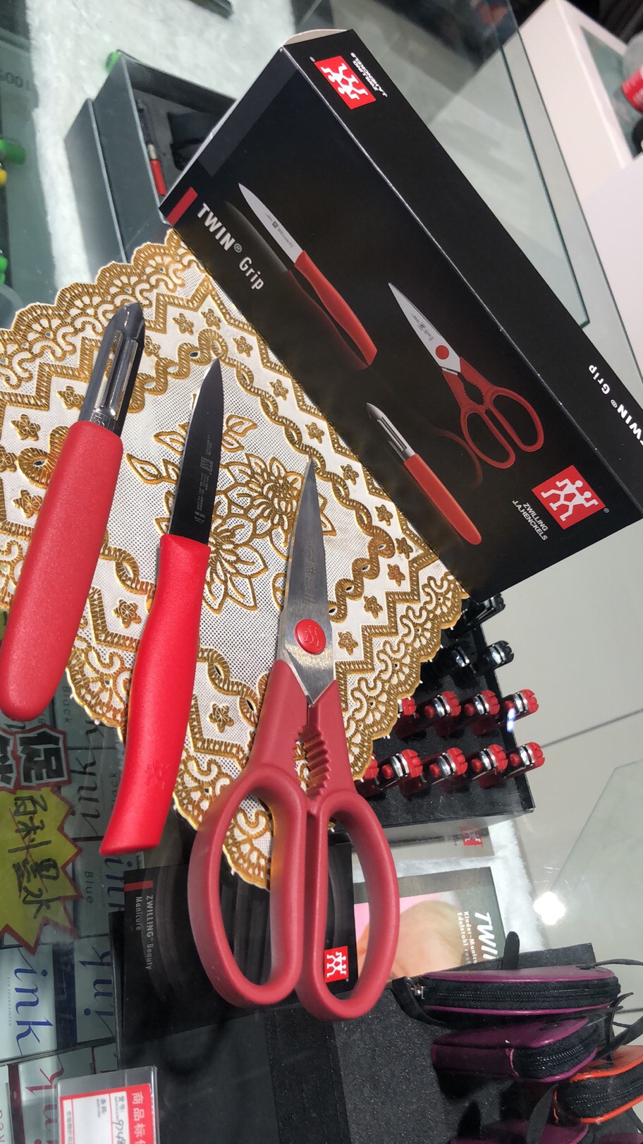 German original imported Zwilling tools three-piece set of scissors, peelers and fruit knives detail image 4