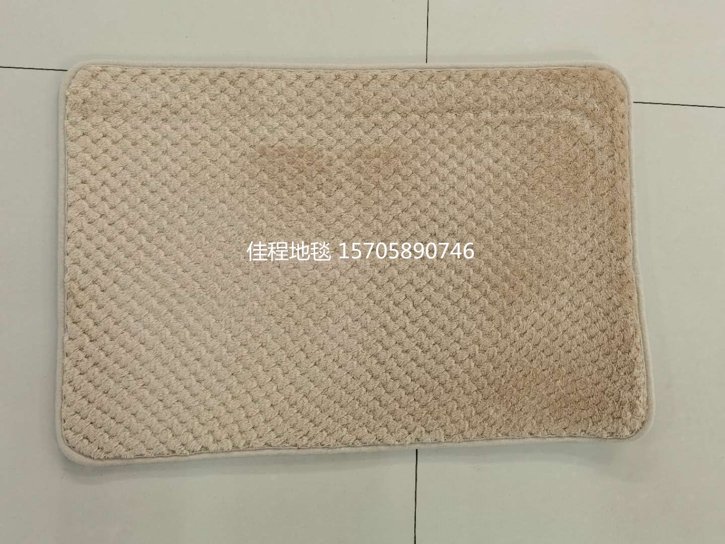 Plain granular fleece anti-slip mat, corn kernel floor mat, flannel granular fleece floor mat, new solid color foot mat, size 40*60cm, available in multiple colors for mixing Application Scenario