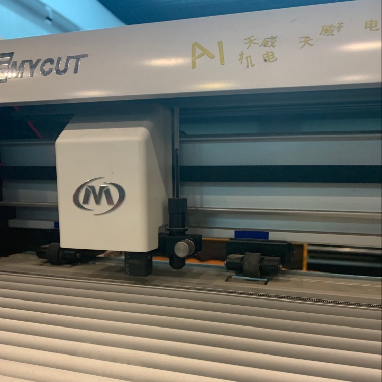 打字机、刻字机实物图