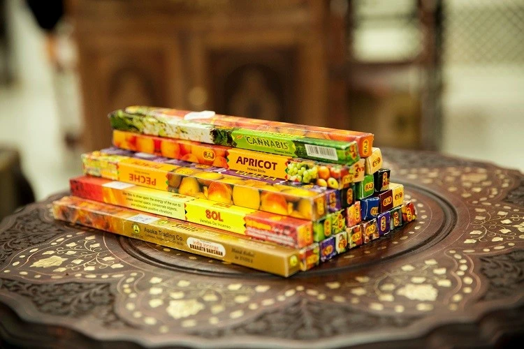 The small box of raj's small square scented incense sticks is long-lasting and refreshing detail image 1