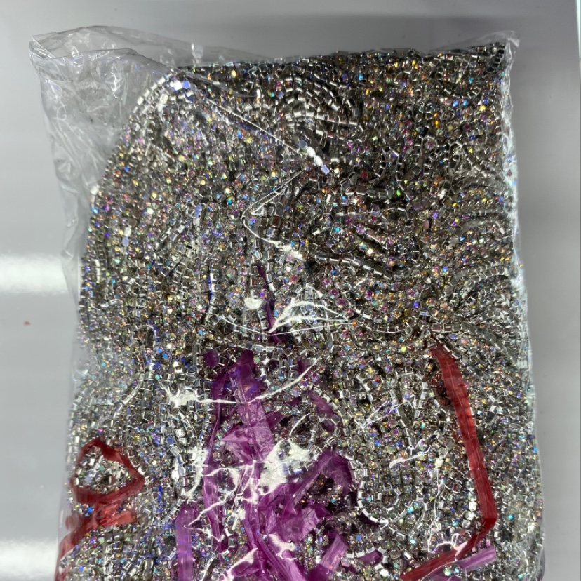 There are 400 silver-plated AB diamonds with No. 6 claw per meter, and one pack costs 1,440 details Picture