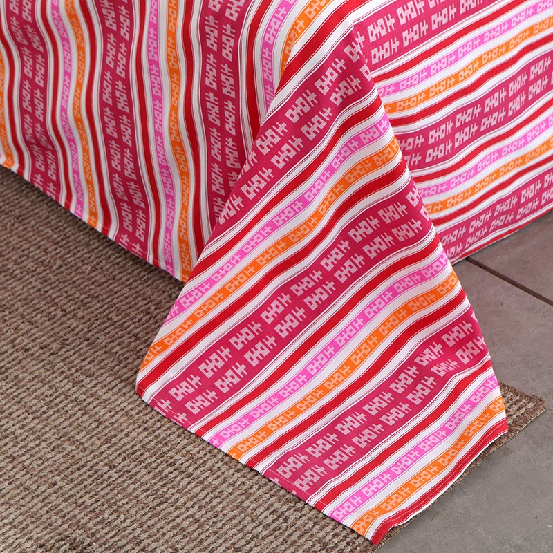 The 30-year-old store's wedding quilt contains all-cotton old-fashioned traditional bed sheets detail image 4