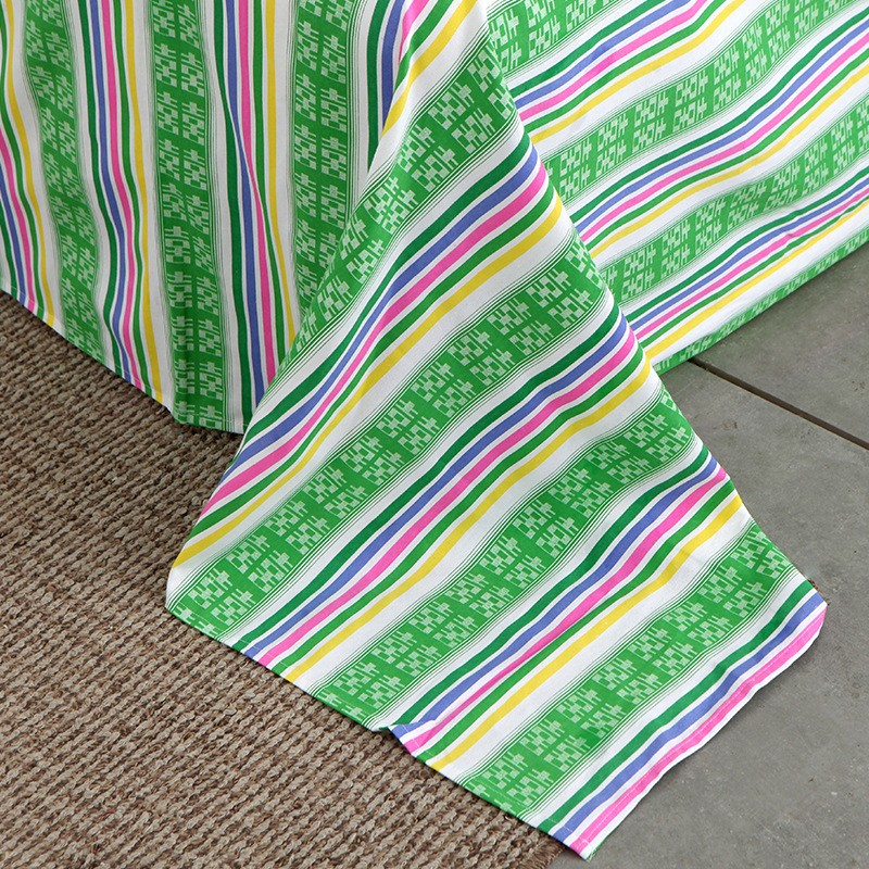 The 30-year-old store's wedding quilt contains all-cotton old-fashioned traditional bed sheets detail image 7