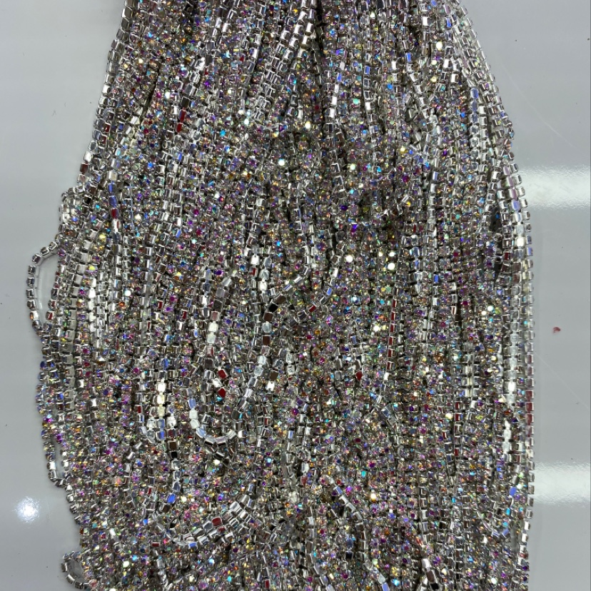 There are 400 silver-plated AB diamonds with No. 6 claw per meter, and one pack costs 1,440