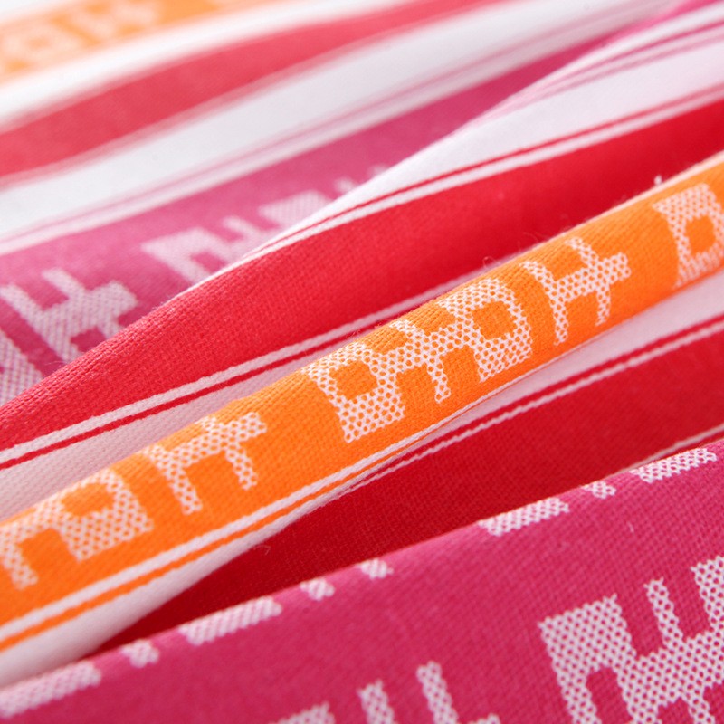 The 30-year-old store's wedding quilt contains all-cotton old-fashioned traditional bed sheets detail image 6