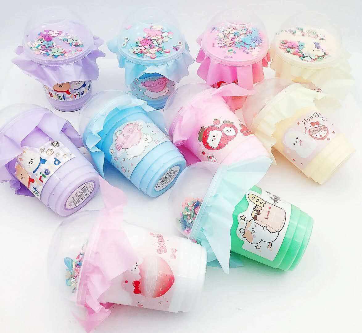 冰淇淋杯水果奶芙泥