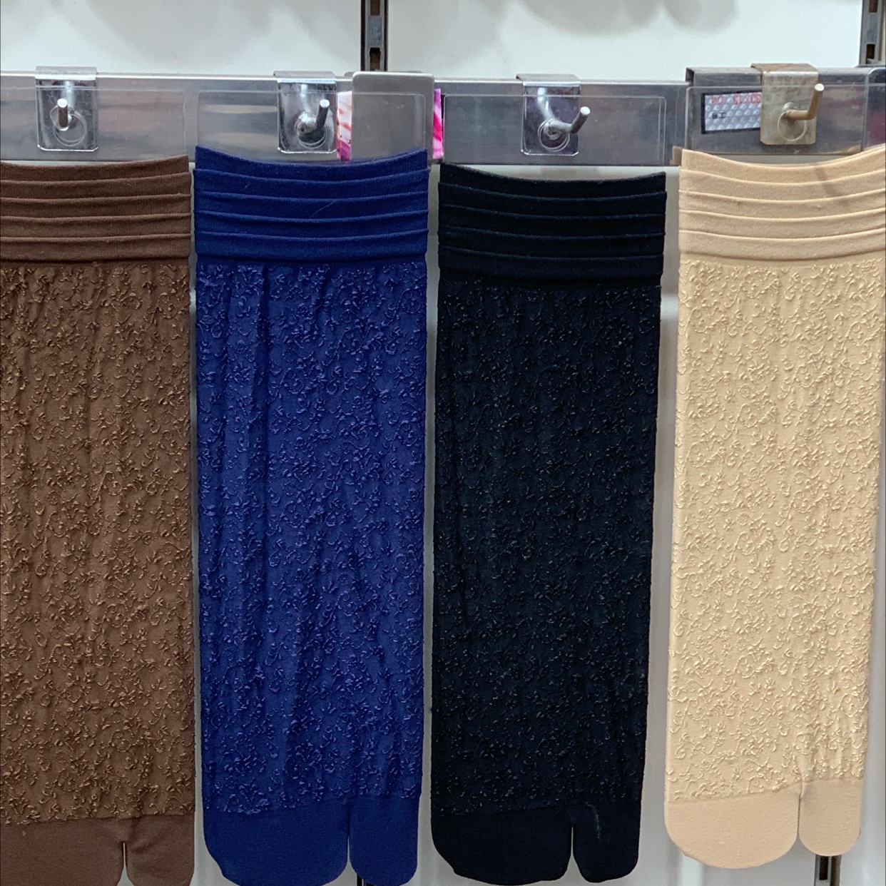 Nylon Jacquard Triple Toe Bare Socks