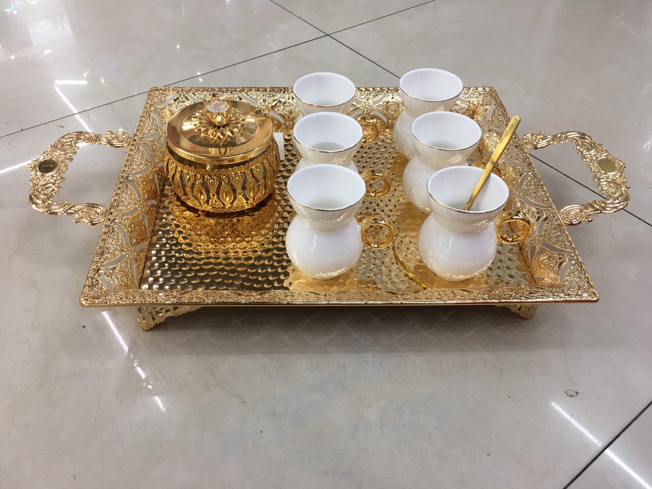 带杯子套装果盘
