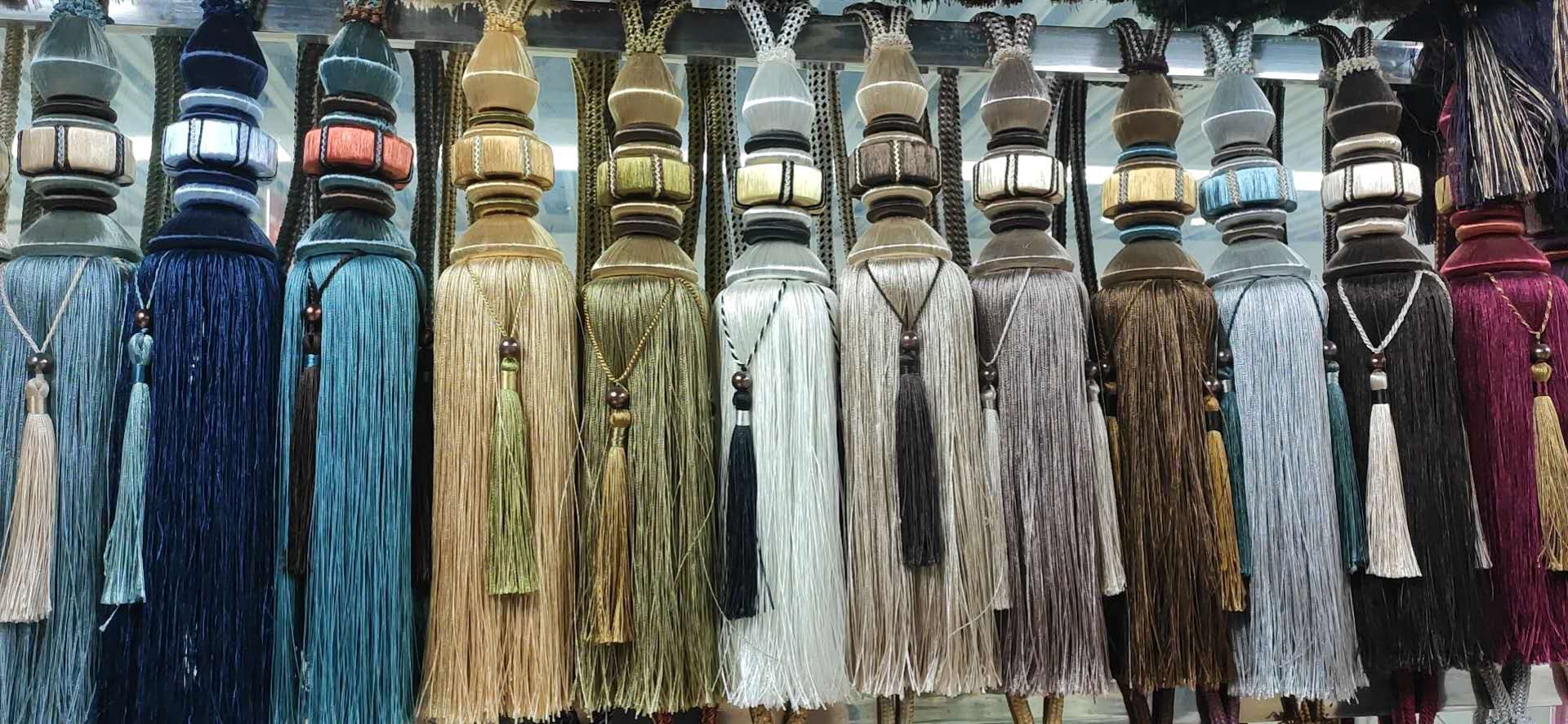 New style factory direct sales, retail and wholesale. Any color curtain hanging balls can be mailed. 4