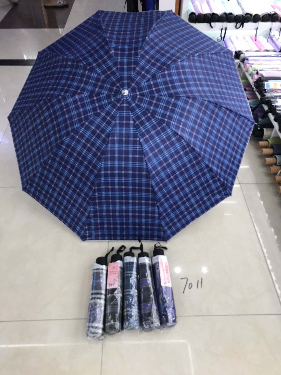 Classic silver rubber checkered umbrella