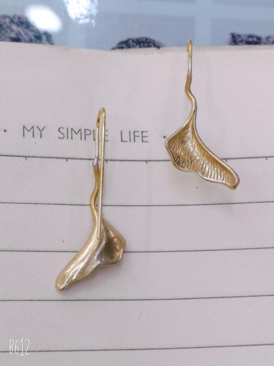 Fishtail earrings left and right thumbnail