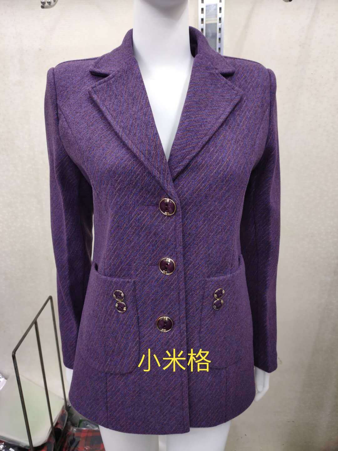 小米格西装领产品图