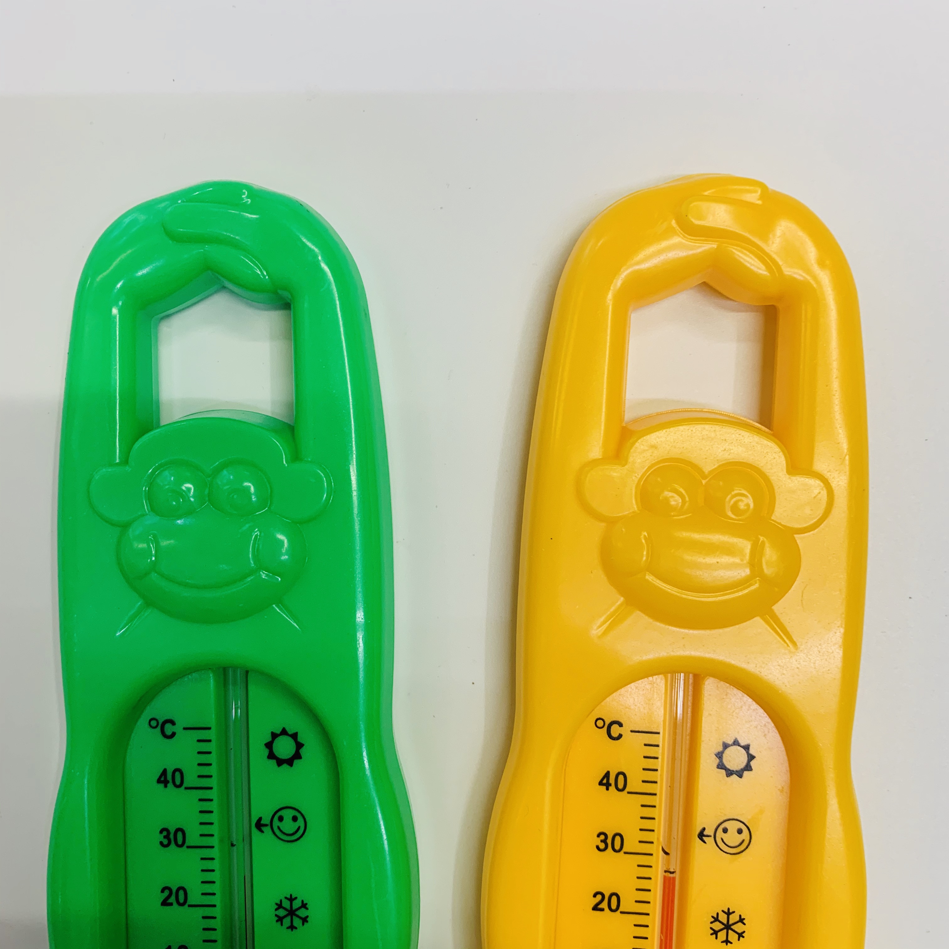 Plastic cartoon thermometer Application Scenario