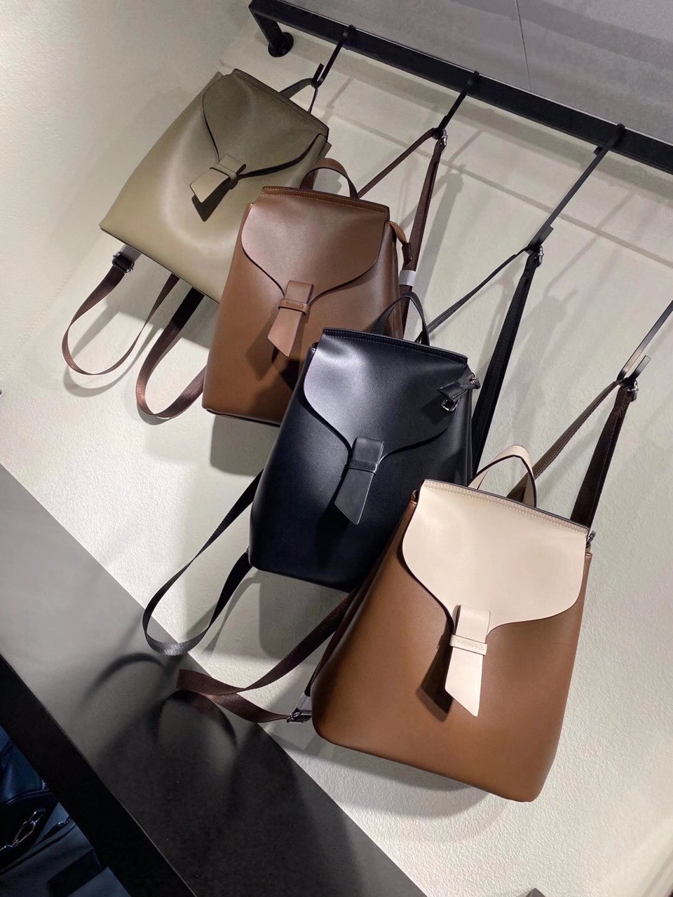 South Korean leather backpacks thumbnail