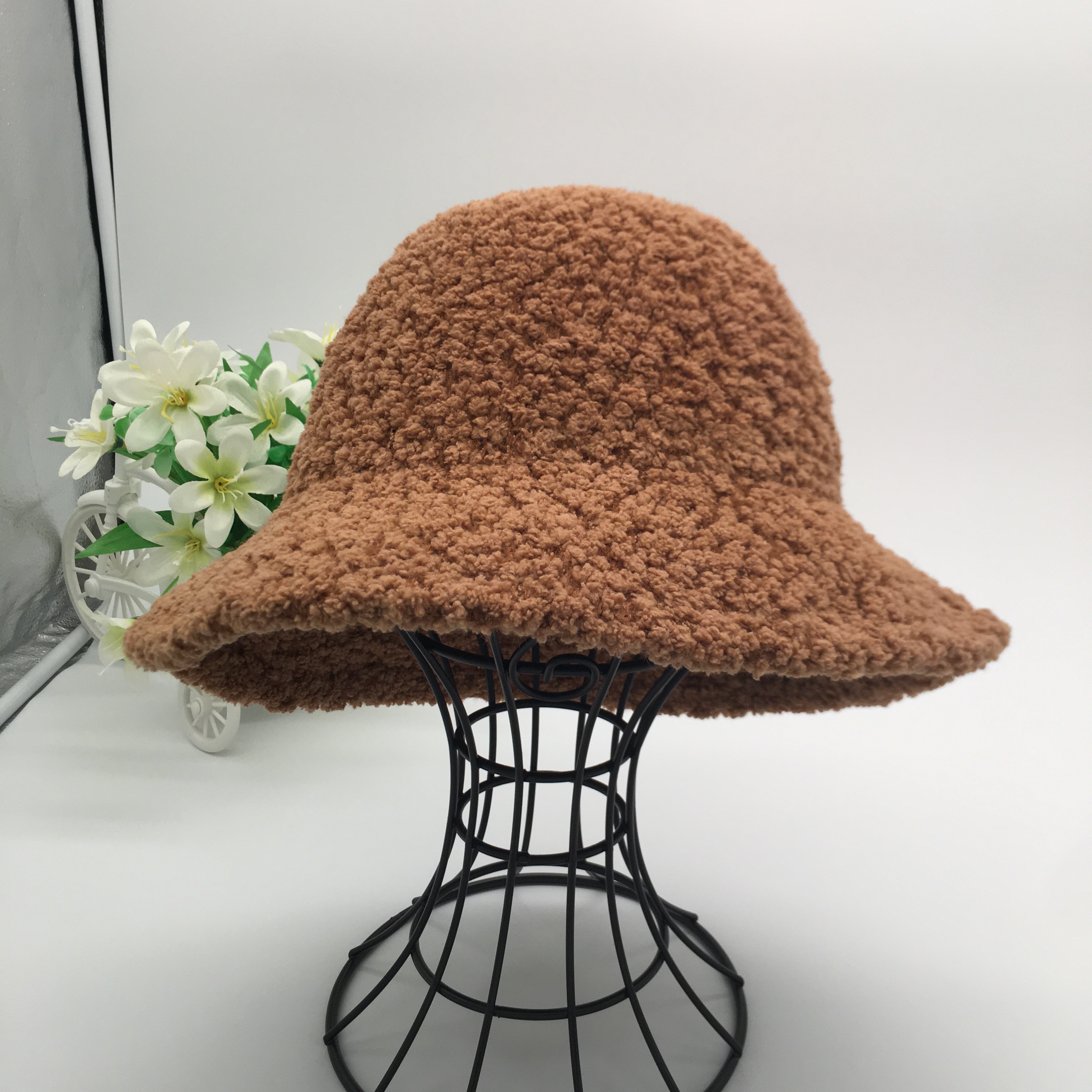 New lambskin faux lambskin fisherman hat for autumn and winter, a fashionable and trendy hat for autumn and winter details Picture