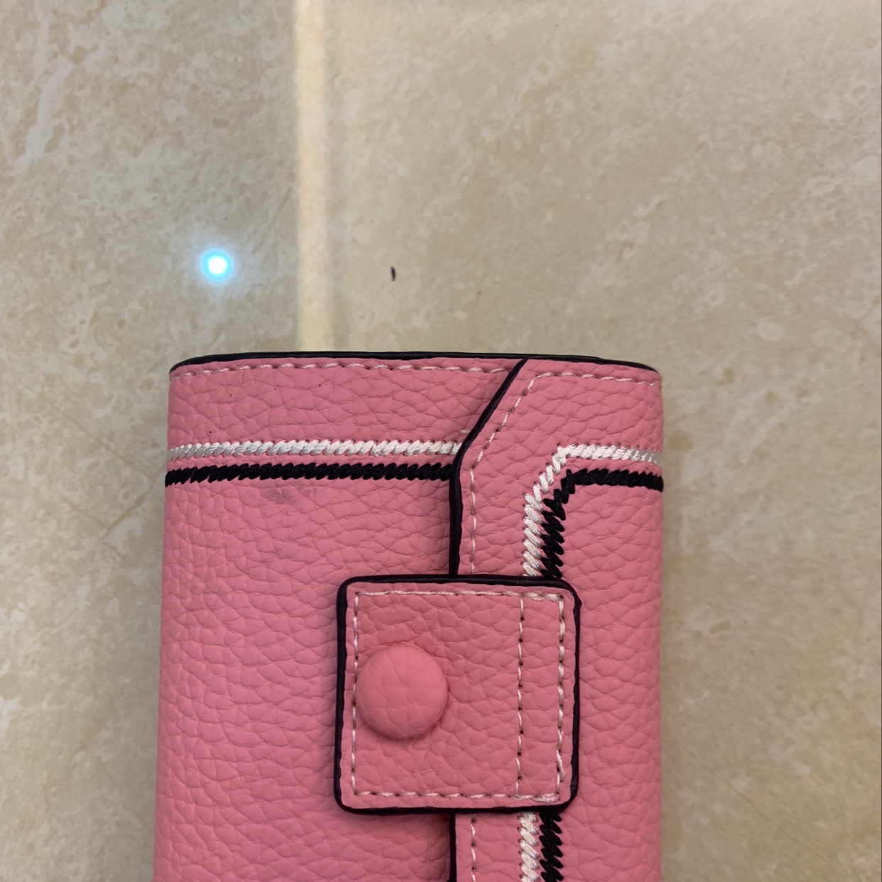 The new pink card case details Picture