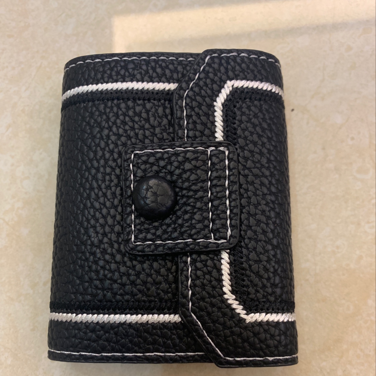The new card case is black details Picture