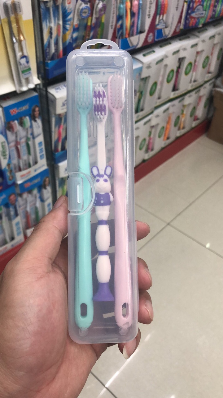 Handy toothbrush for travel thumbnail