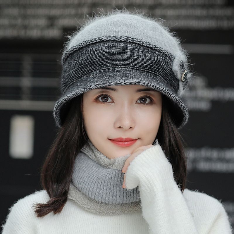 Sombrero de moda otoño invierno sombrero de mujer versátil peluche caliente versión coreana dos piezas babero conejo sombrero de punto Application Scenario