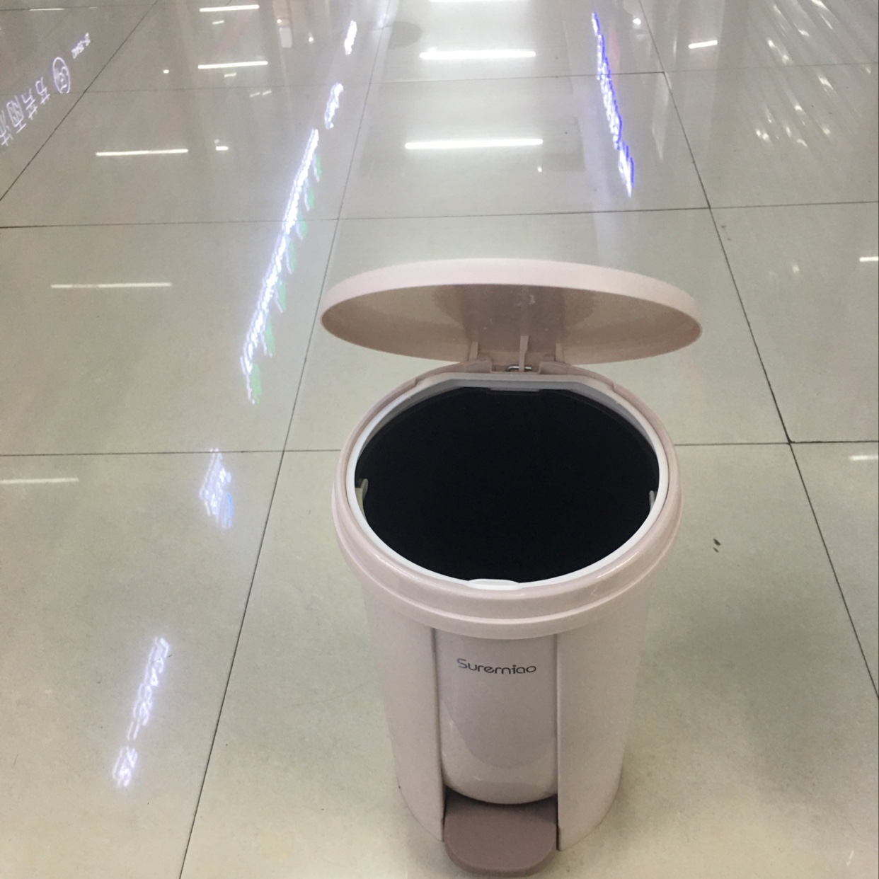Trash Can Super Easy To Use Super Cute Super Practical A Trash Can In The Number Of Trash Can Application Scenario