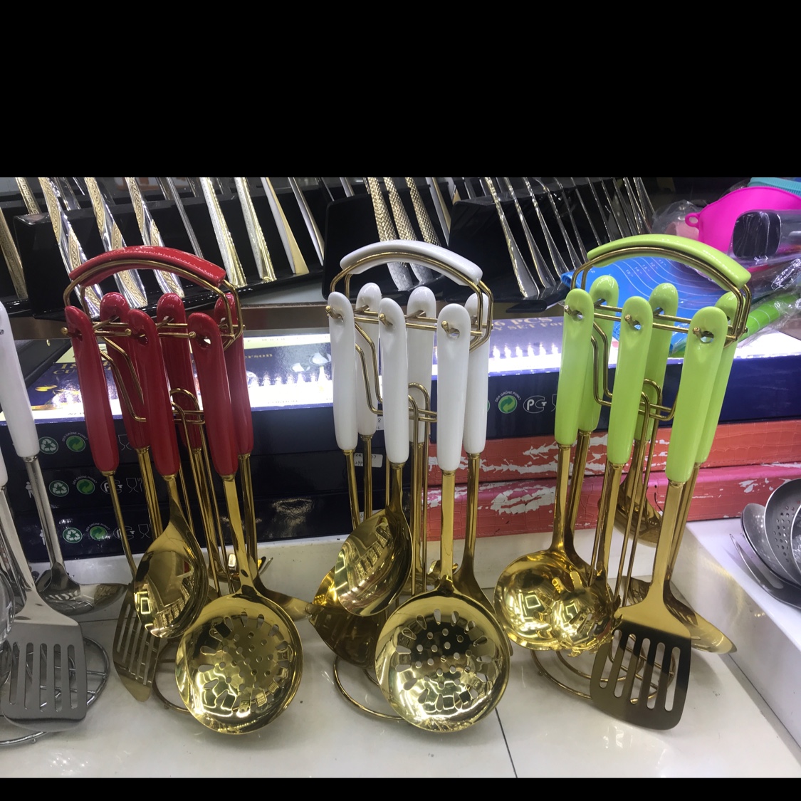 Ceramic kitchenware set thumbnail