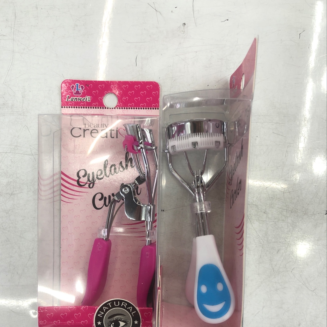 Eyelash curler details Picture