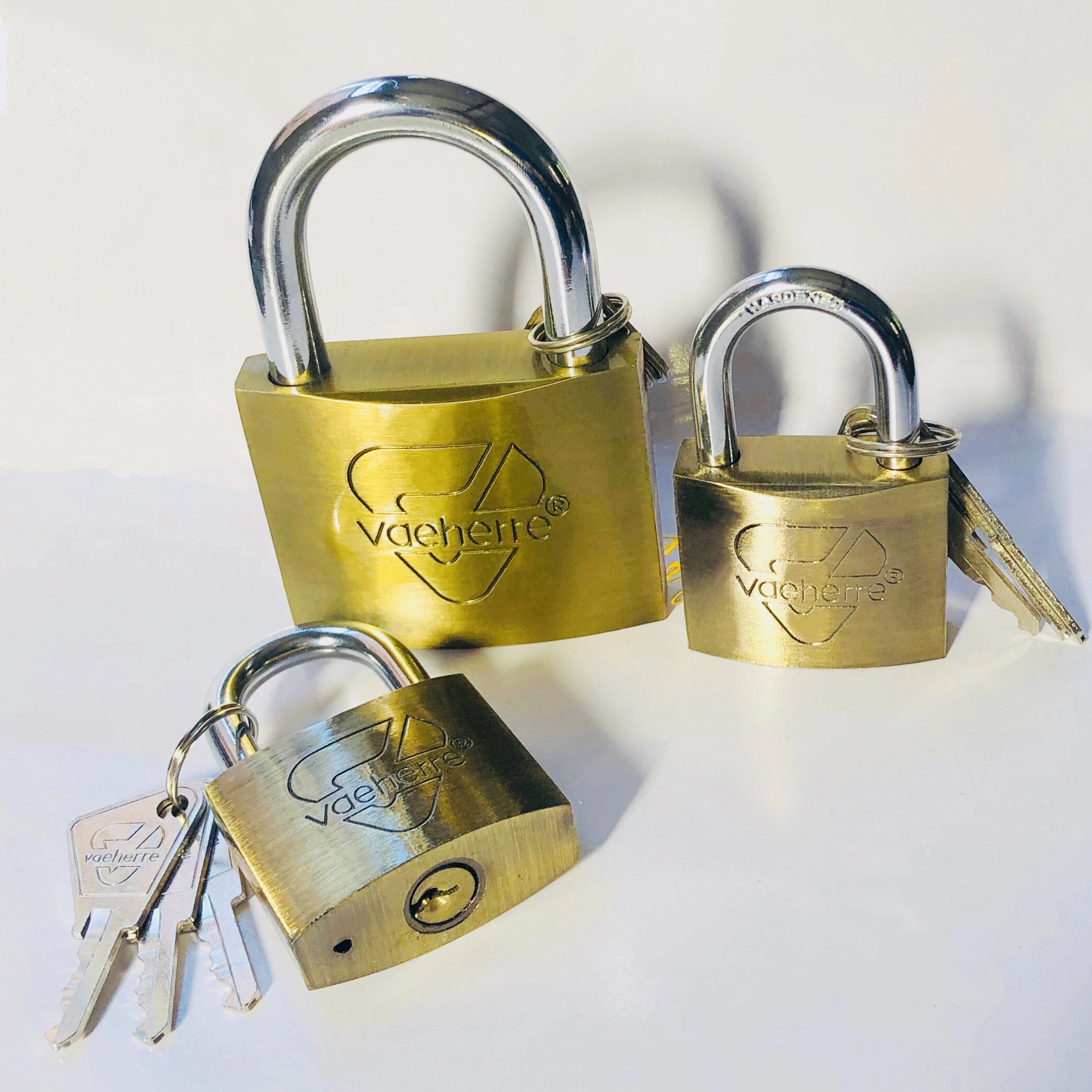 Vaeherre bronze iron padlock detail image 1