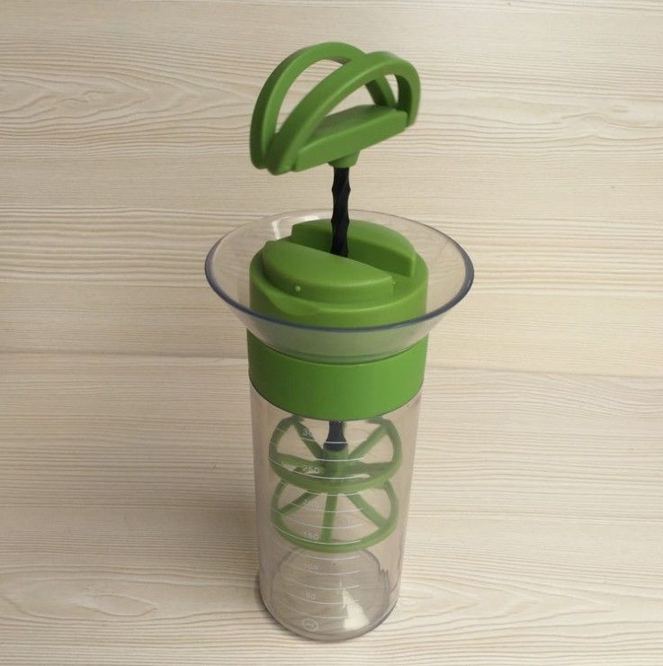 Hand sauces mixer Salad dressing jar