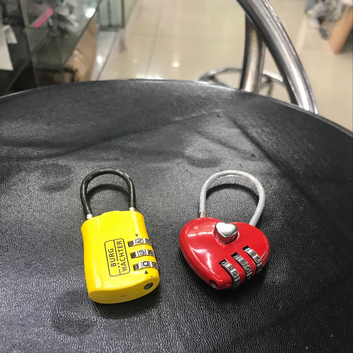 Color combination lock