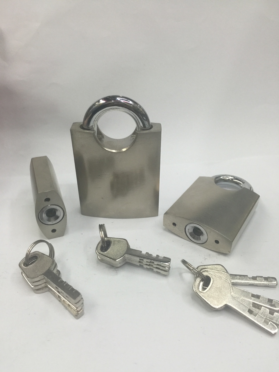 Full beam blade lock