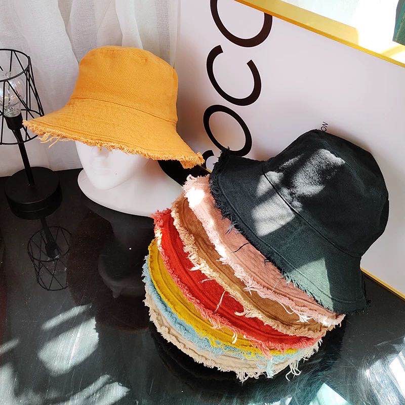 A fisherman's hat with a brim