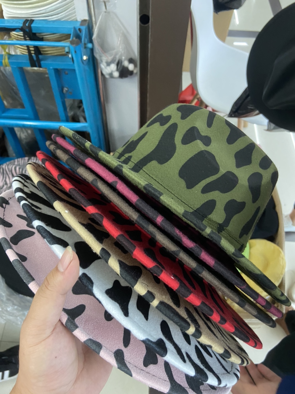 Leopard-print woolen top hat