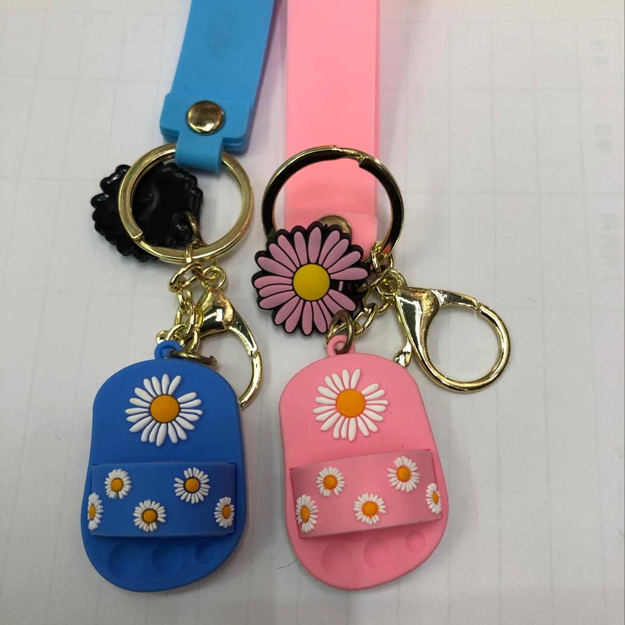 季节风小秋菊拖鞋钥匙扣细节图