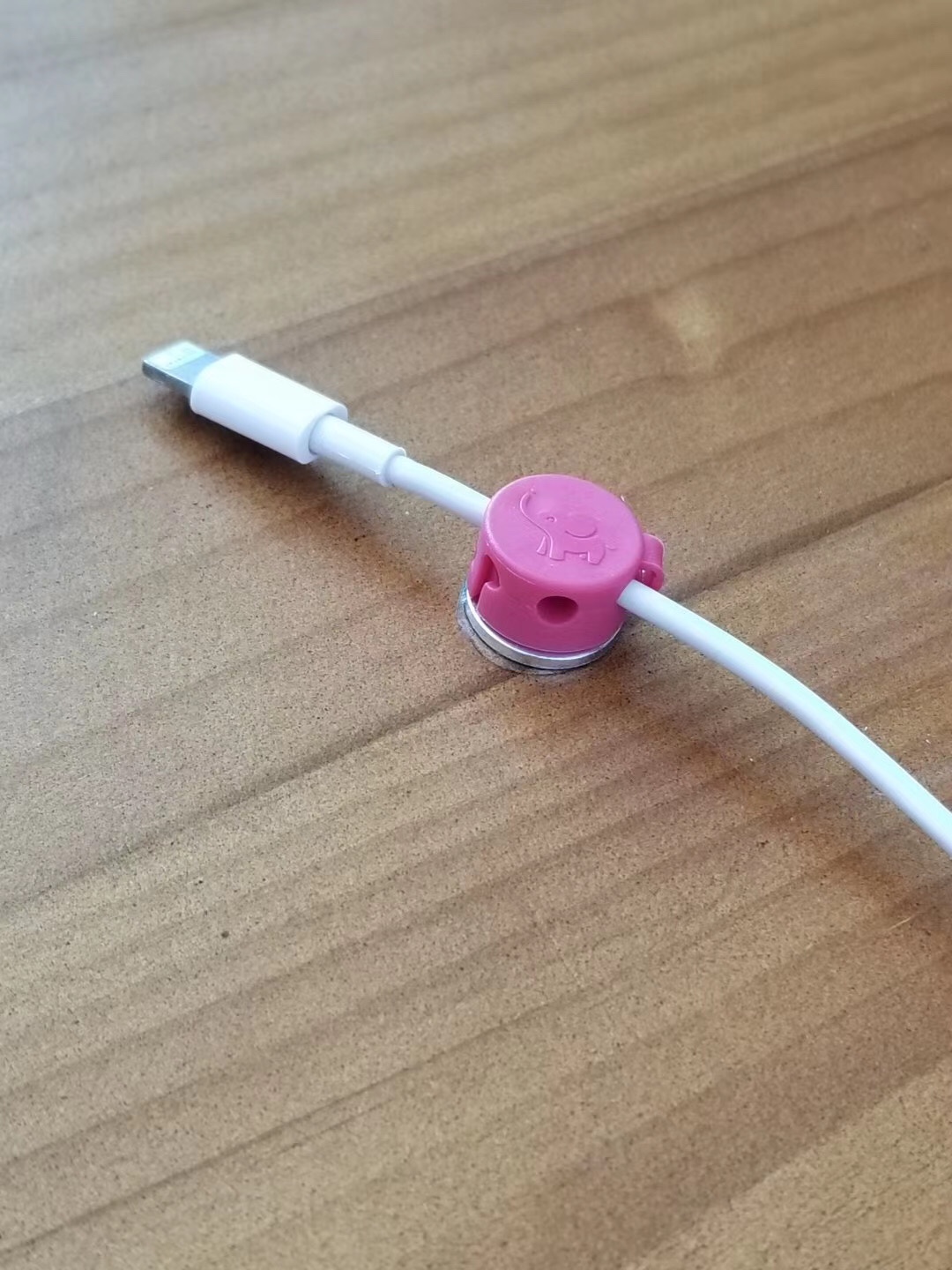 线上线下爆款数据线耳机线磁吸理线器高品质大象标无痕胶详情图5