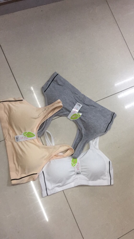 Sports bras thumbnail