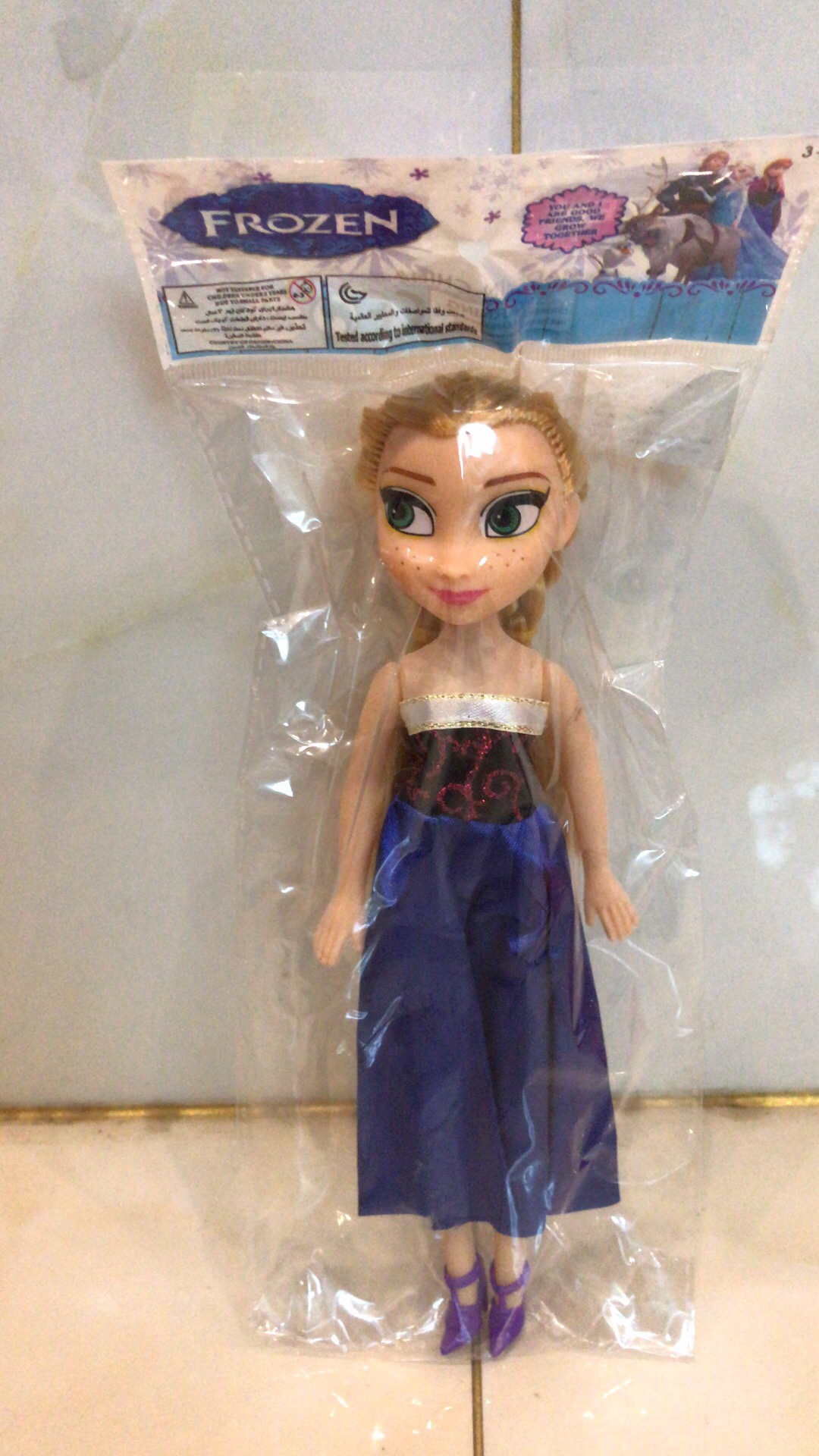 Elsa Princess doll from Frozen details Picture