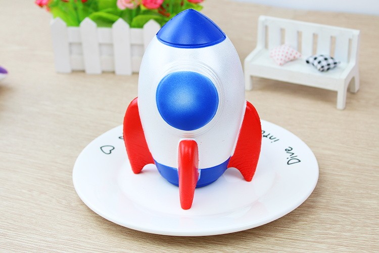 跨境专供仿真pu慢回弹squishy慢回弹玩具小火箭仿真面包蛋糕玩具详情图3