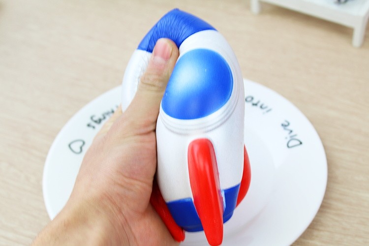 跨境专供仿真pu慢回弹squishy慢回弹玩具小火箭仿真面包蛋糕玩具详情图2