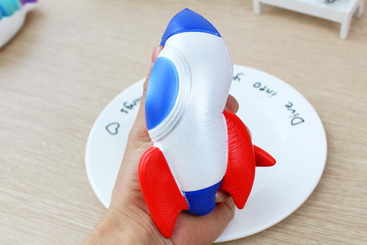 跨境专供仿真pu慢回弹squishy慢回弹玩具小火箭仿真面包蛋糕玩具详情图1