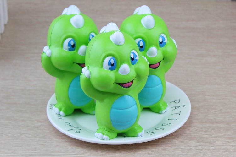 跨境专供 仿真恐龙squishy慢回弹pu万圣节 拍摄道具 仿真面包蛋糕详情图2