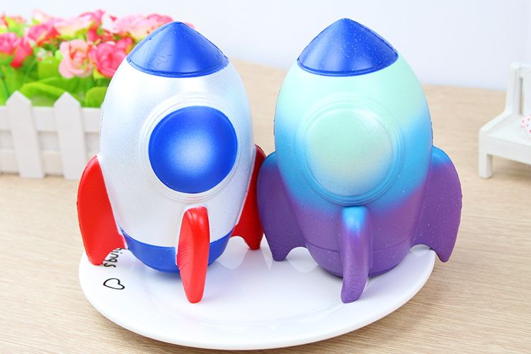 跨境专供仿真pu慢回弹squishy慢回弹玩具小火箭仿真面包蛋糕玩具细节图