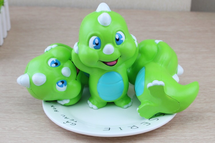 跨境专供 仿真恐龙squishy慢回弹pu万圣节 拍摄道具 仿真面包蛋糕详情图4