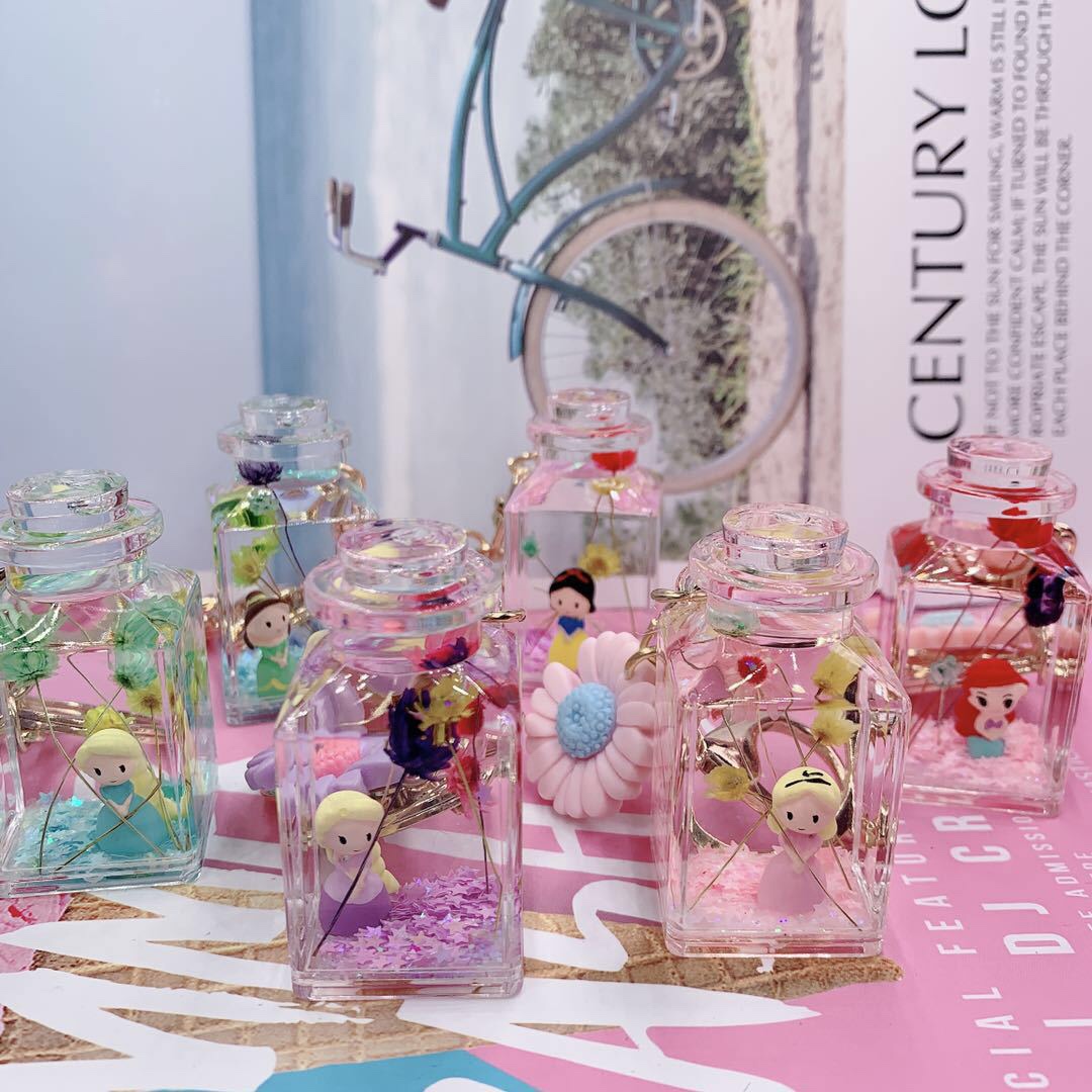 Keychain acrylic liquid cartoon Specification image