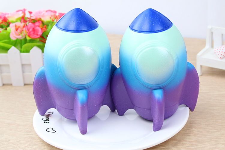 跨境专供仿真pu慢回弹squishy慢回弹玩具小火箭仿真面包蛋糕玩具产品图